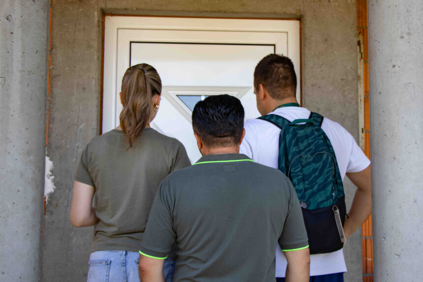 Studenti akcija vrata do vrata